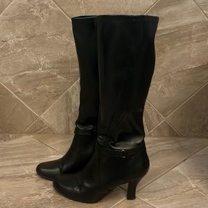 Kenneth Cole Reaction Black zipper boots size 8 with heel